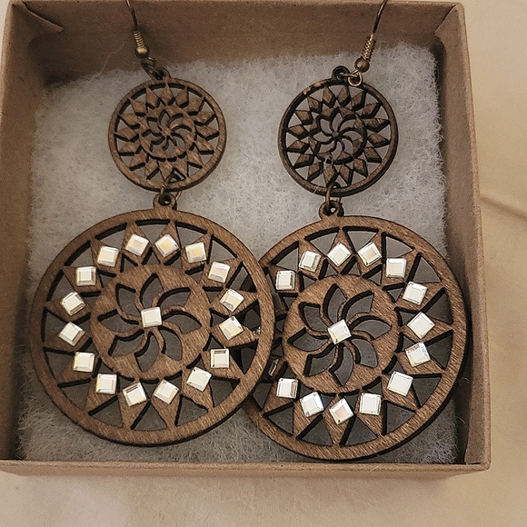 Earrings - Picture 1 of 2